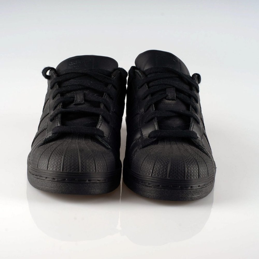 Adidas Superstar - Core Black - Big Boys Size 6 - Fits Women Size 8 - Picture 2 of 6